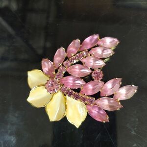 Vintage pink rhinestone brooch pin